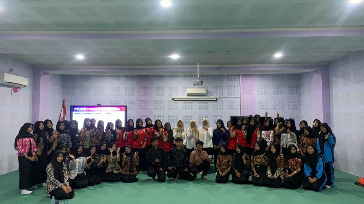 Penguatan Karakter PMR Melalui Seminar P3K dan Kesehatan Mental Remaja