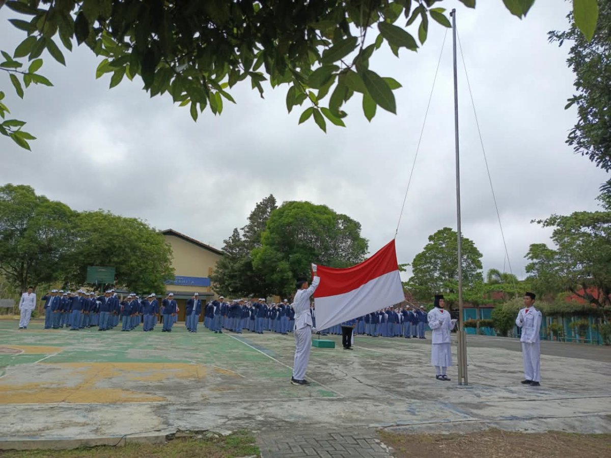 Semarakkan Hari Sumpah Pemuda Ke-98, SMAN 1 Karangmojo Gelar Upacara Bendera dengan Khidmat